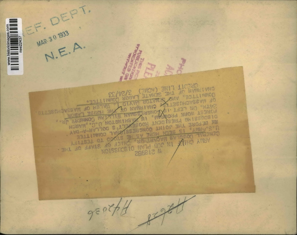 1933 Press Photo General Douglas MacArthur with Cong. Connery and Sen. Walsh