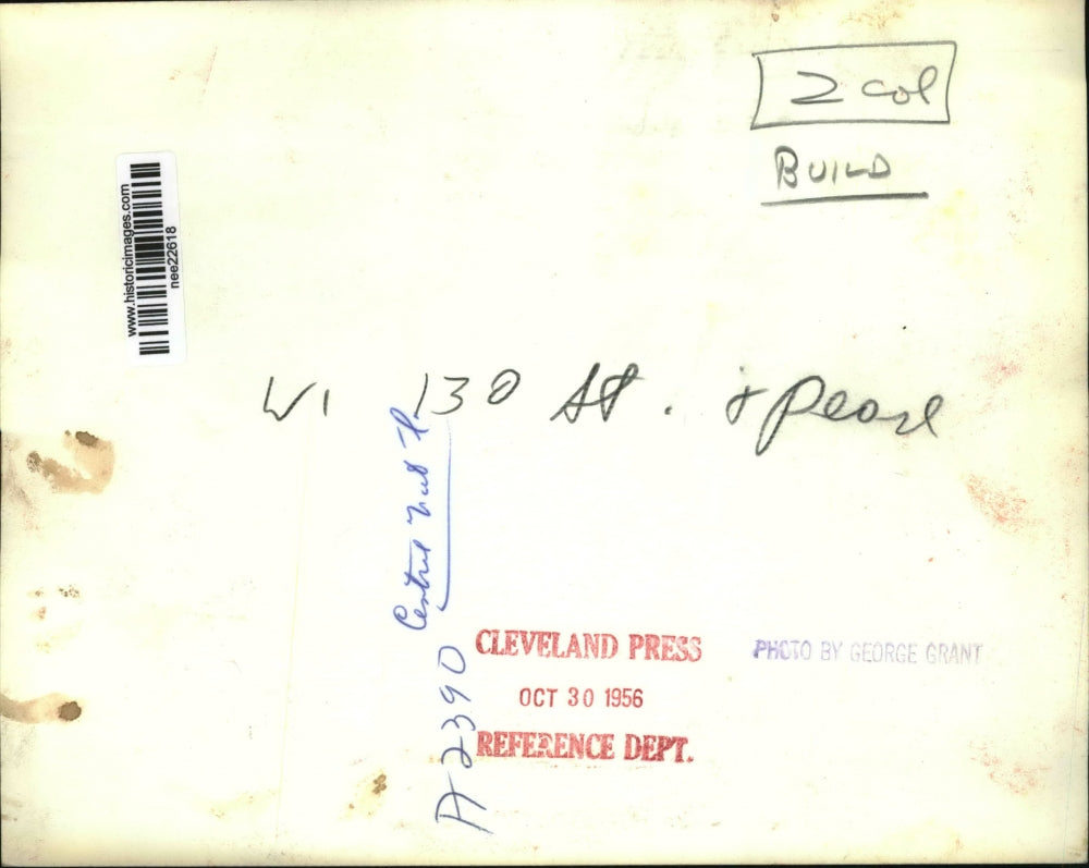 1956 Press Photo The men are constructing the Central National Bank - nee22618