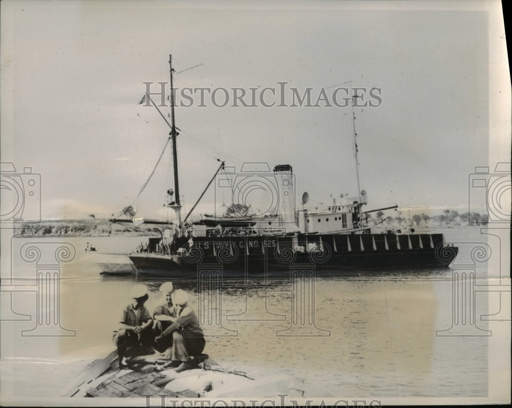 1939 Press Photo U.S Sagamore towing a Barge - nee23112