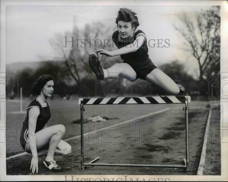 Load image into Gallery viewer, 1955 Press Photo Diane Sibbett, Sheila Ward train for track

