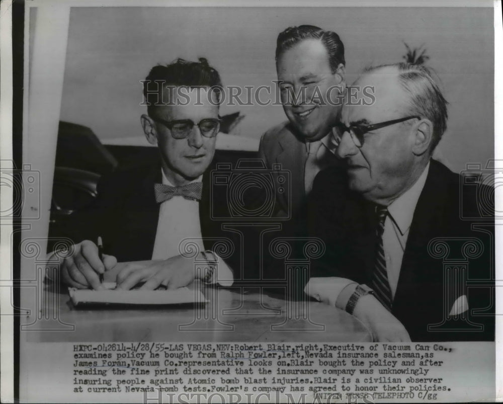 1955 Press Photo Robert Blair Executive Vacuum Can Comp & Insurance Salesman