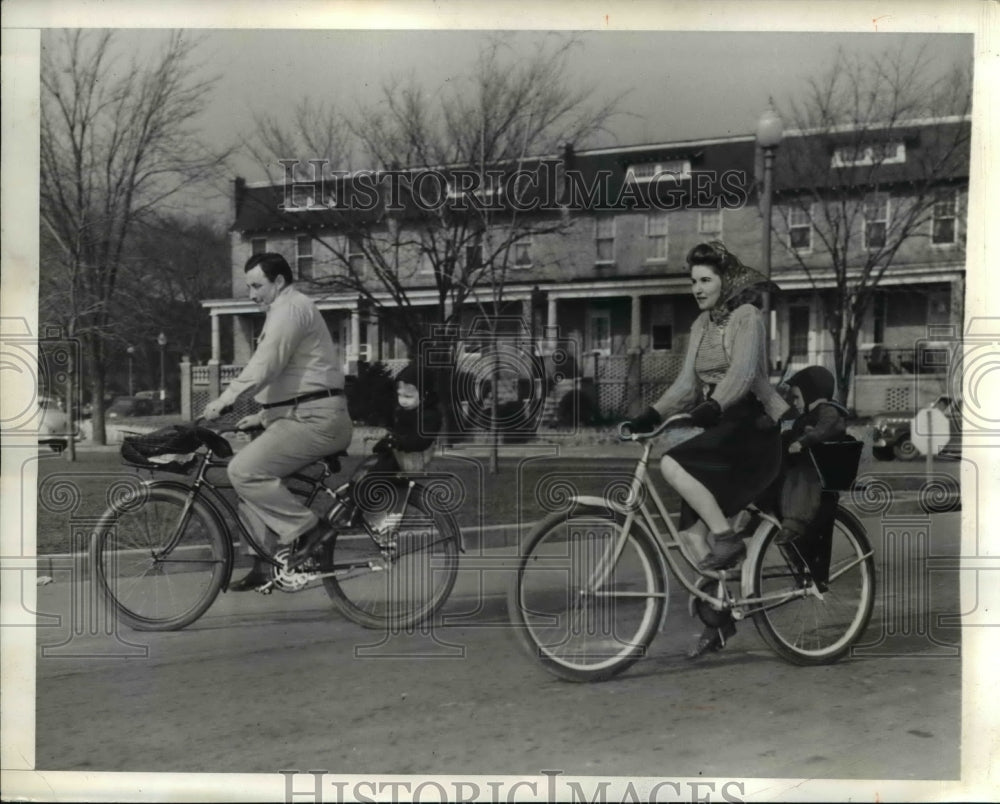 1943 Press Photo James David Hardison, James Hardison & Johnnie on Bicycle