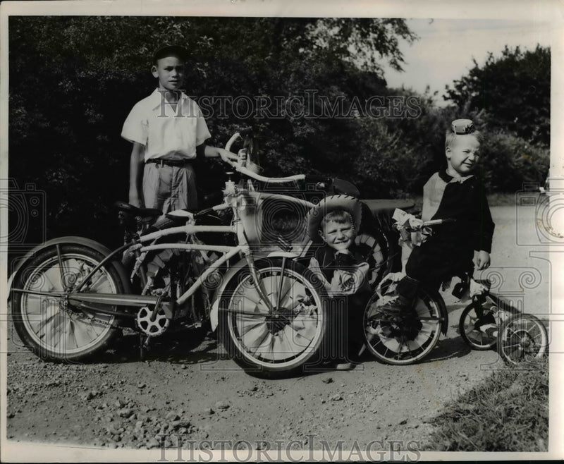Load image into Gallery viewer, 1949 Press Photo James Toomey, Robert Johnston and Thomas Guzik with their bikes
