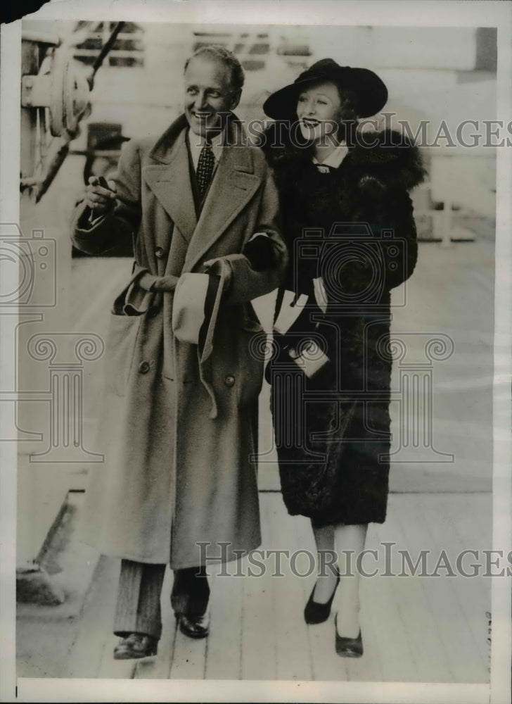 Load image into Gallery viewer, 1937 Press Photo Miss Anne Boots Hollywood Film Actress With Otto Kruger
