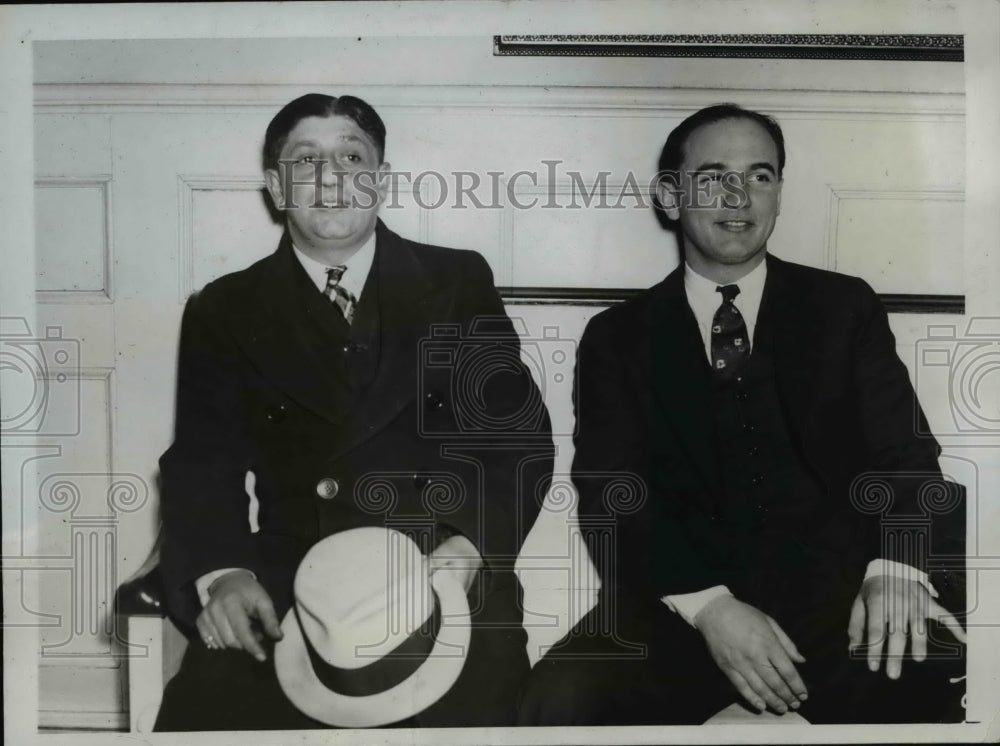 1934 Press Photo Salvatore Cassano and Dr. Robert Warren investigated