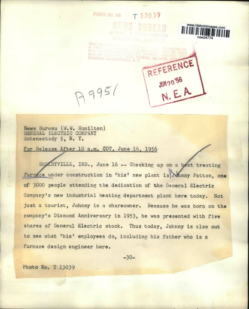 1956 Press Photo Johnny Patton in the heat furnase under construction