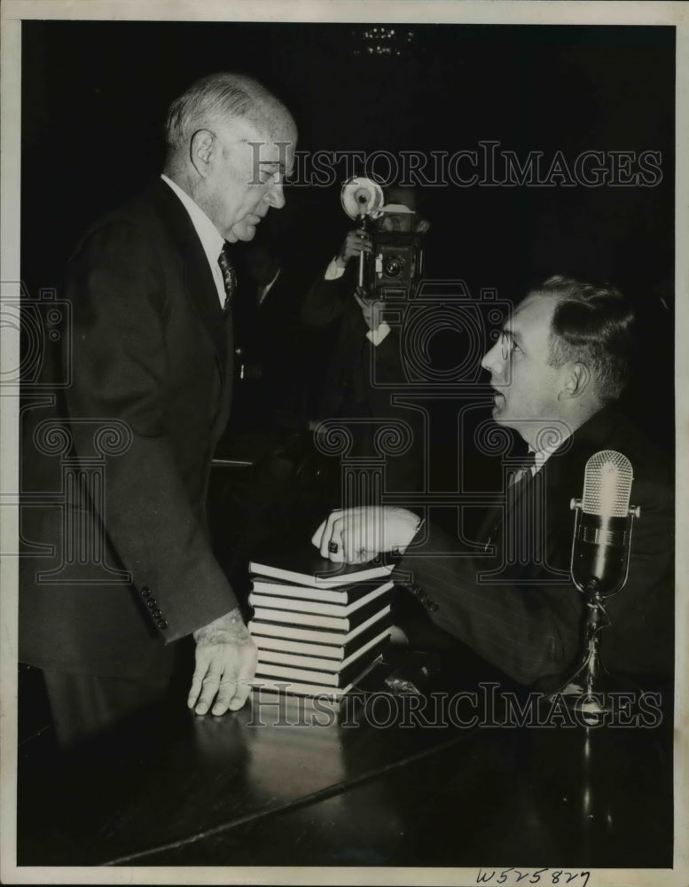 Load image into Gallery viewer, 1939 Press Photo Wilbuer Schuh, National Association of Petroleum Chairman
