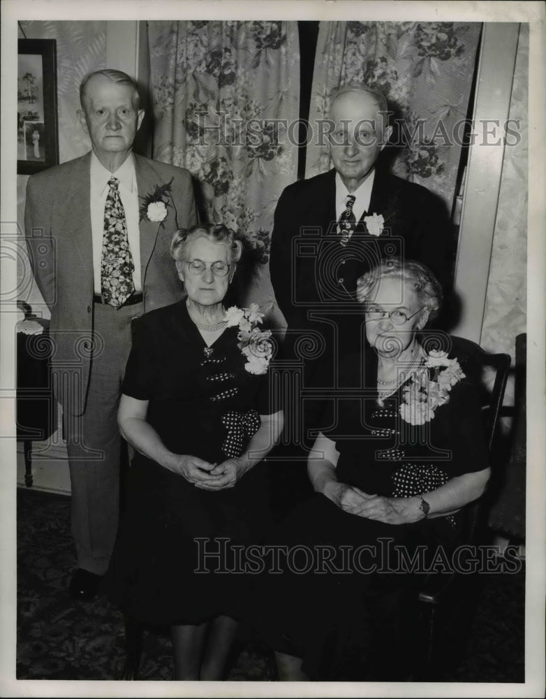 1949 Press Photo Hallbert Cartwright and wife during the wedding anniversary
