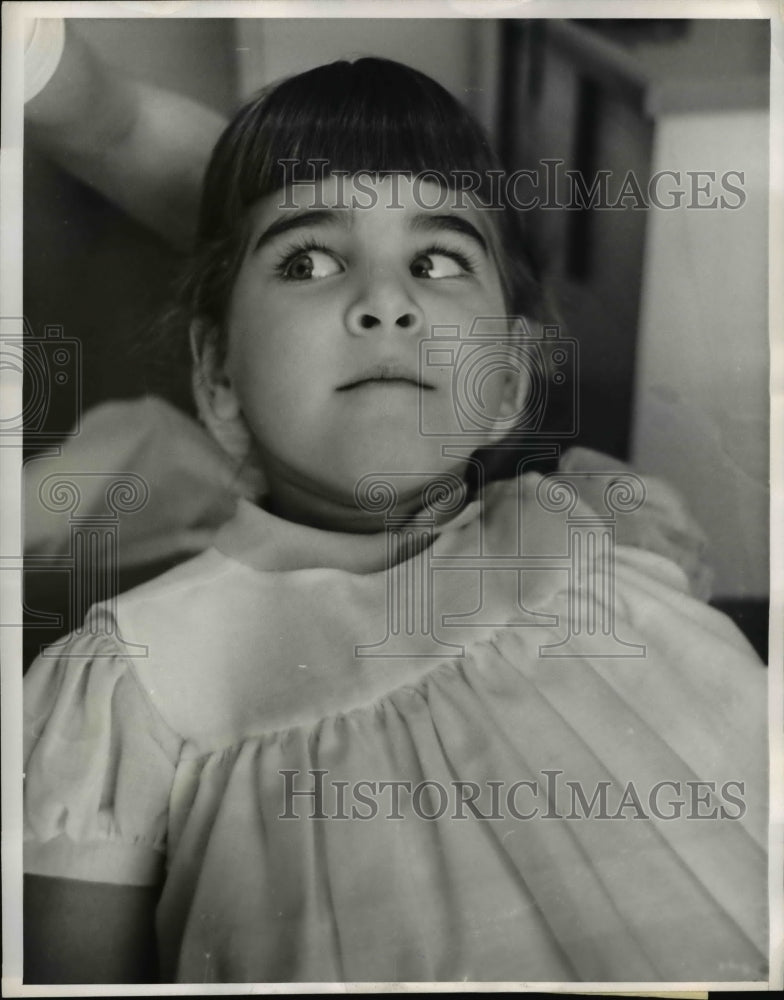 1963 Press Photo Fina on the dental chair while waiting for the dentist