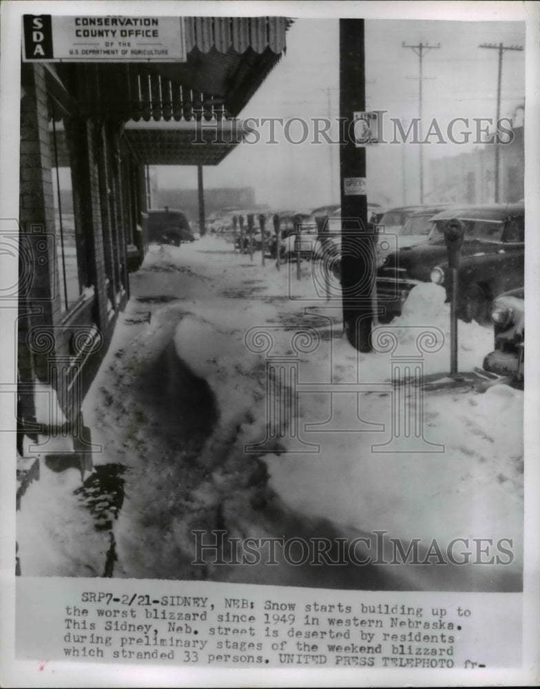 1955 Press Photo Scene at the streets of Sidney, Nebraska as the snow falls