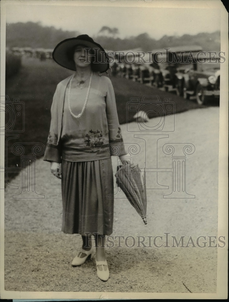 1925 Press Photo Mrs. Theodore Schmacher at the Newport - nee25140