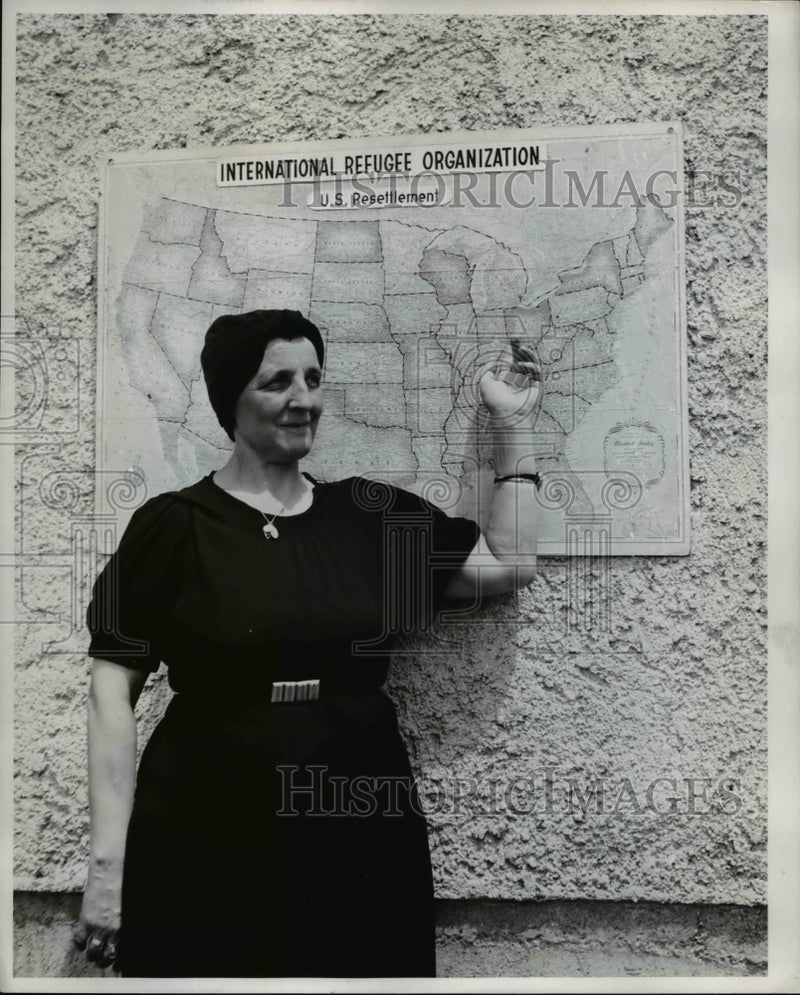 Load image into Gallery viewer, 1961 Press Photo Ama Turzan of Yugoslavia - nee25173
