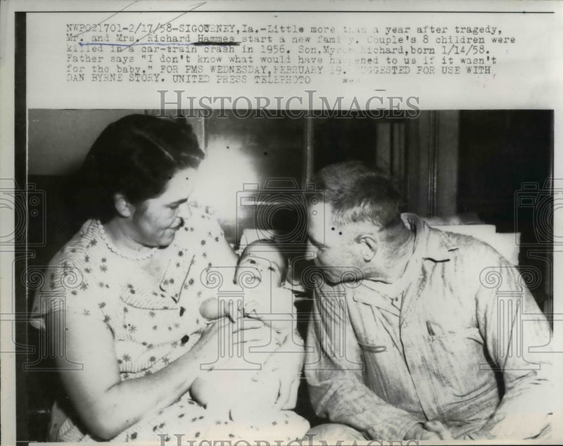 Load image into Gallery viewer, 1958 Press Photo Mr. and Mrs. Richard Hammes start new family with son Myron
