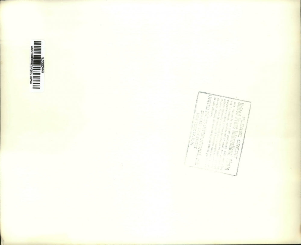 1968 Press Photo President Lyndon B. Johnson Waves from Limousine