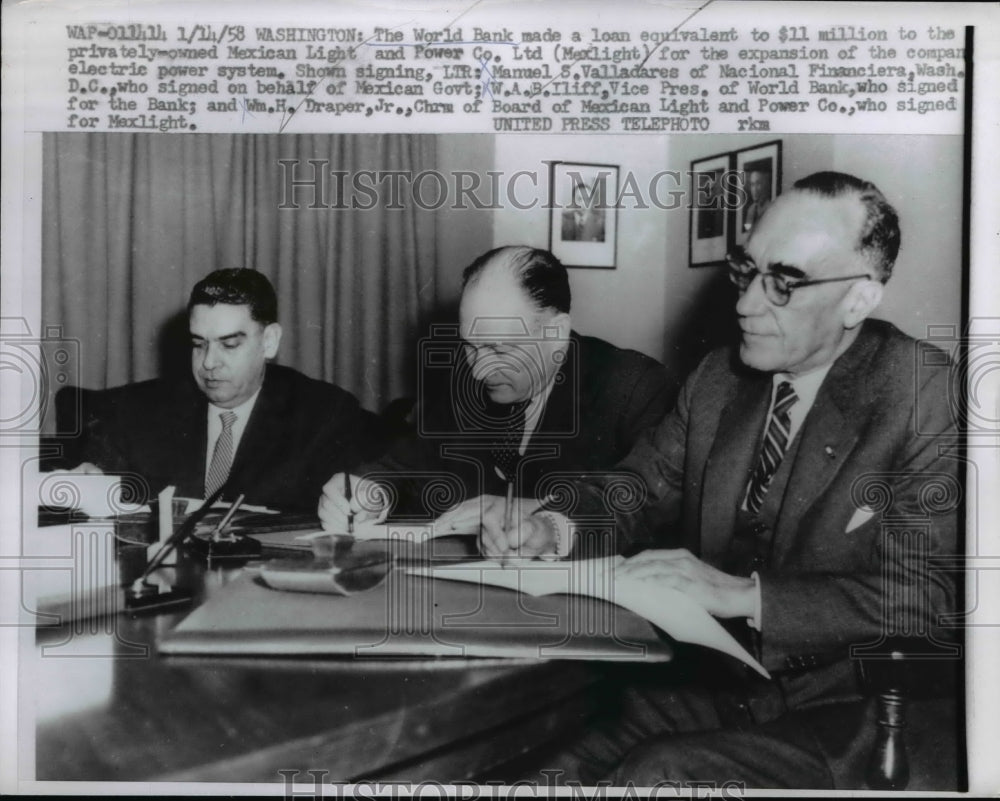 1958 Press Photo World Bank load signed by Manuel S. Valladares, H. Draper Jr.