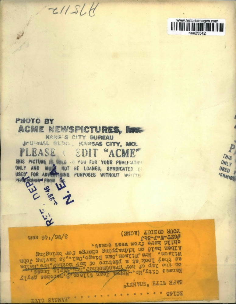 1946 Press Photo Norma Jean Wilson Marie Lucas Looking At Picture Of Her Mother