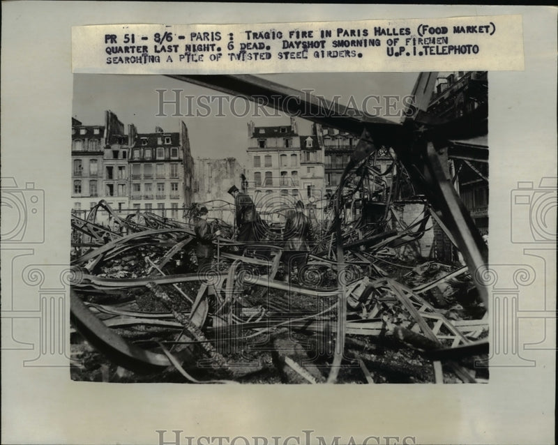 Load image into Gallery viewer, 1961 Press Photo Tragic Fire in Paris Halles Food Market 6 Dead - nee25673
