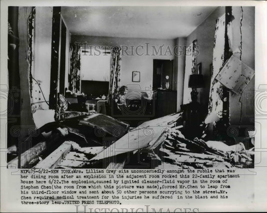 1952 Press Photo Lillian Grey in Rubble that was her Living Room - nee25975