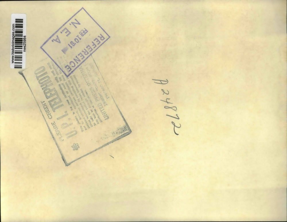 1961 Press Photo firemen pour water into stores in Milwaukee