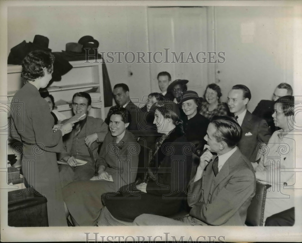 1937 Press Photo Class at CIO Federal Workers School, Teacher Eleanor Nelson