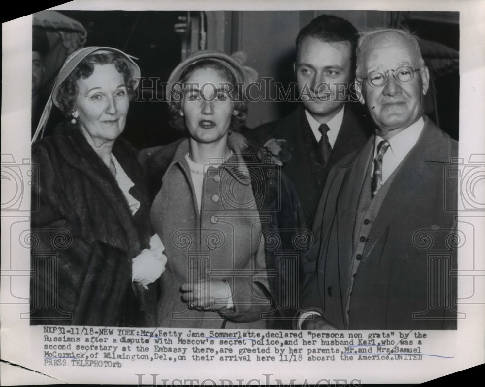 1954 Press Photo Betty Jane Sommer, Husband Karl & Parents After Russian Dispute