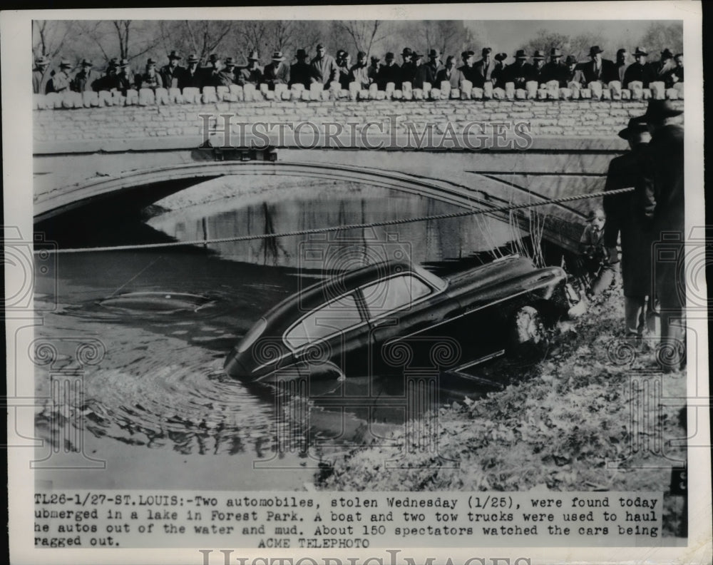 1950 Press Photo The cars stolen were found submerged in Forest park lake