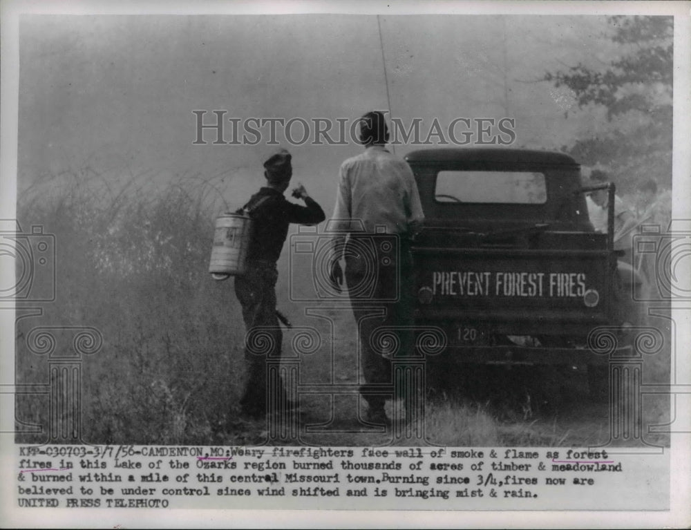 1956 Press Photo The forest fires at the Ozarks region continues to blaze- Historic Images
