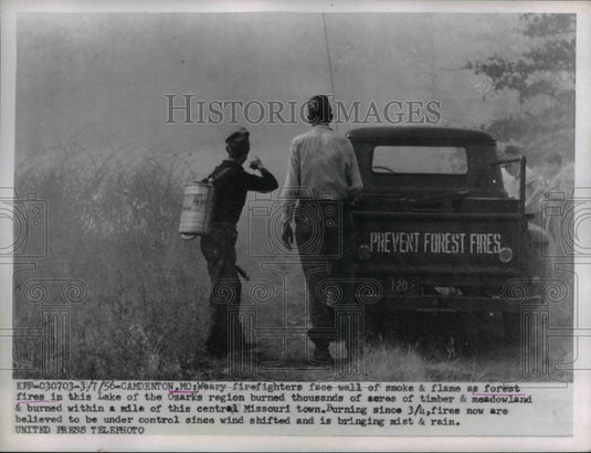 1956 Press Photo The forest fires at the Ozarks region continues to blaze- Historic Images