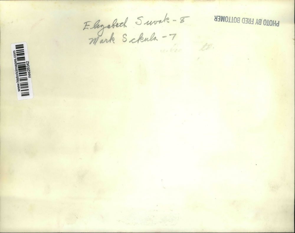 Press Photo Cleveland Elementary School Children Smile at Each Other - nee26342