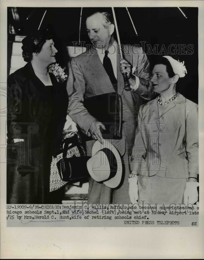 1953 Press Photo Benjamin Willis,Superintendent of Chicago schools, with his wif- Historic Images