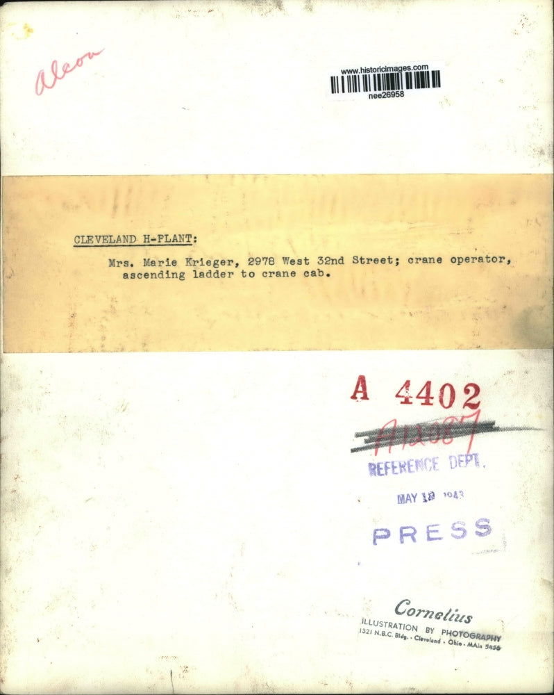 1943 Press Photo Mrs. Marie Krieger ascending ladder to crane cab - nee26958
