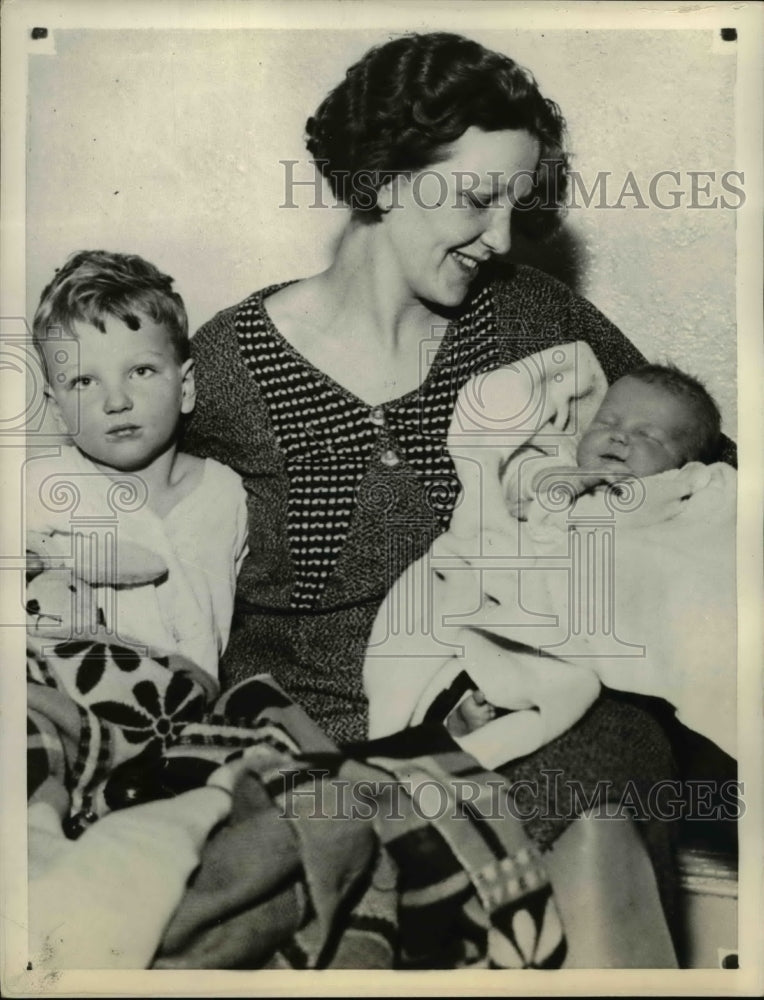 1933 Press Photo Mrs. Sigrid Norberg and babies in paternity row