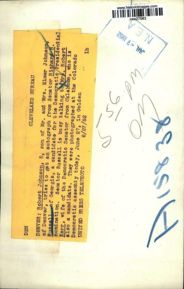 Load image into Gallery viewer, 1952 Press Photo Robert Johnson gets autograph from Richard Russell with wife
