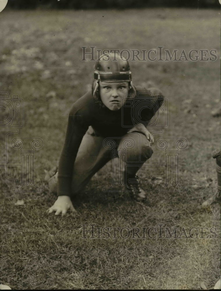1926 Press Photo Winship Nunnally Jr. developes the proper giridron expression