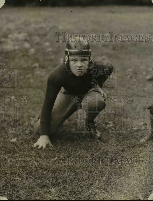 1926 Press Photo Winship Nunnally Jr. developes the proper giridron expression