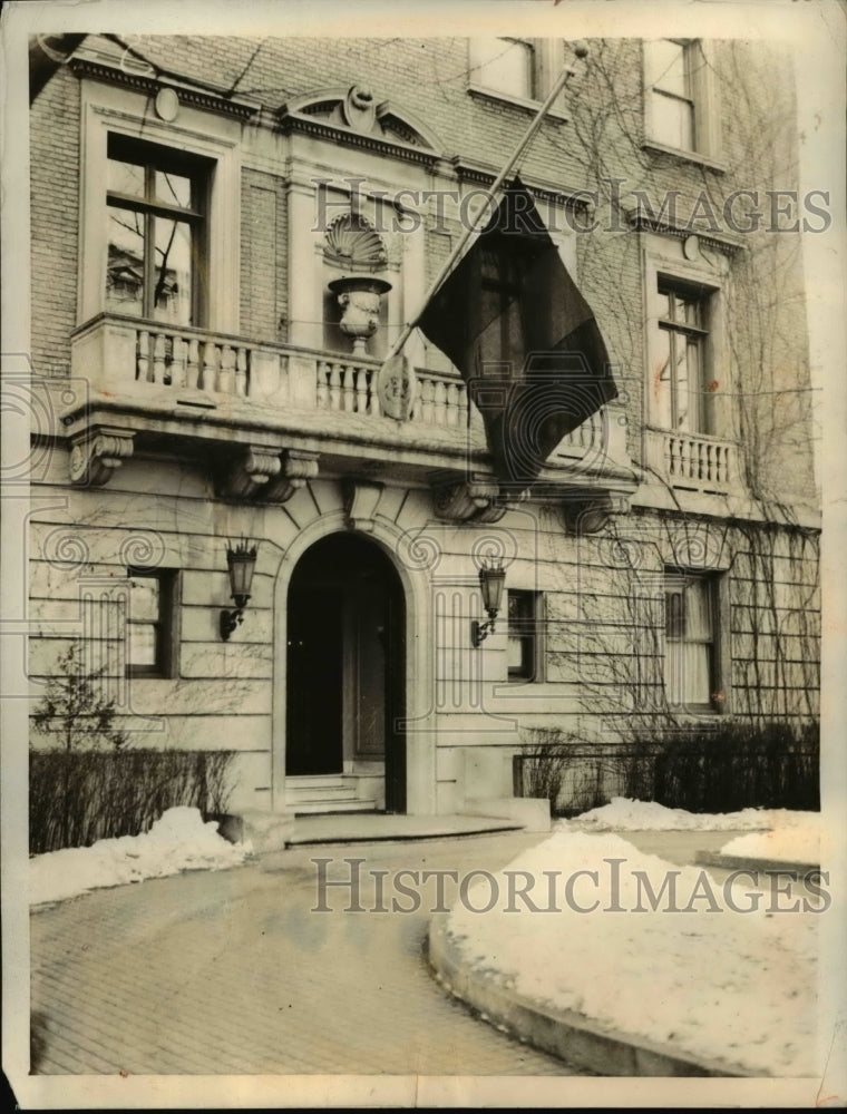 1934 Press Photo Belgium Embassy Flag at Half Mast Mourning King Albert&#39;s Death