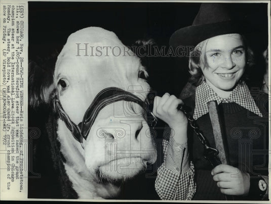 1972 Press Photo Kris Lindskog & Her Champion Steer at International Livestock S