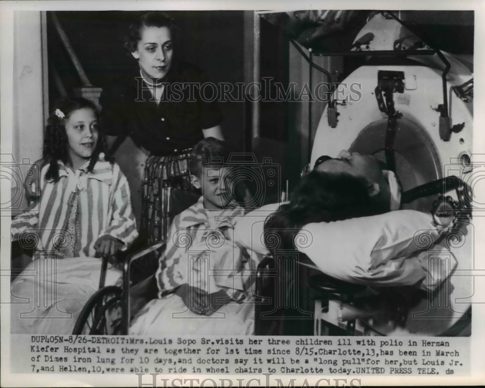1954 Press Photo Louis Sopo Sr visits children with polio in Herman Kiefer Hosp