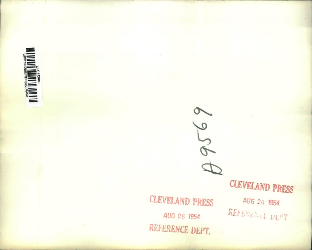 1954 Press Photo Louis Sopo Sr visits children with polio in Herman Kiefer Hosp