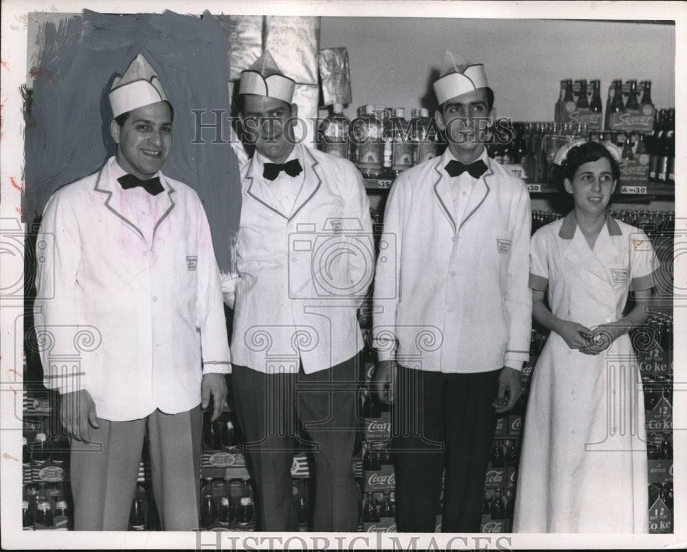 1952 Press Photo Employees of Foodtown Grocery Store, Cleveland Ohio - nee27604