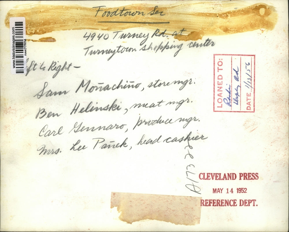 1952 Press Photo Employees of Foodtown Grocery Store, Cleveland Ohio - nee27604