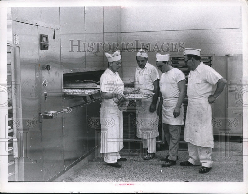 Load image into Gallery viewer, 1960 Press Photo Bakers at Fazio's Stop-N-Shop, Cleveland Ohio

