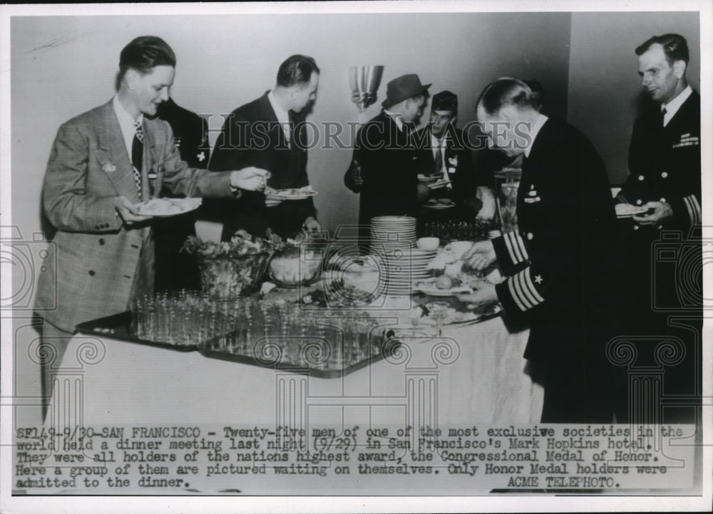 1946 Press Photo Congressional Medal of Honor Recipients 25 Men - nee27669