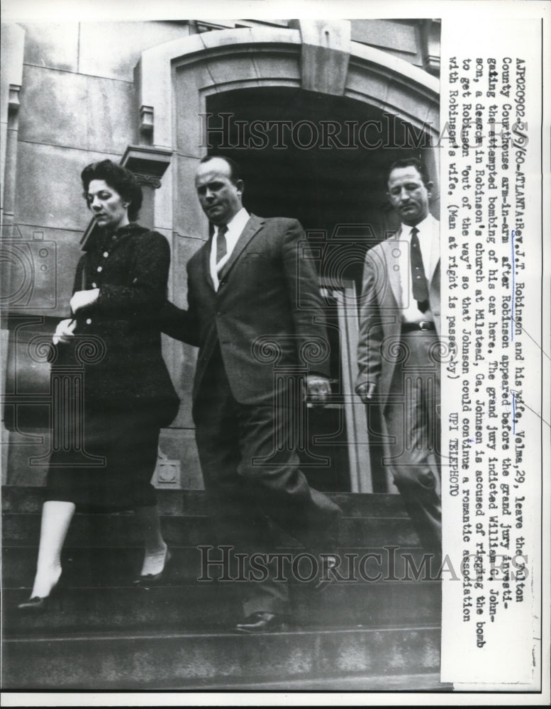 1960 Press Photo Rev. J.T. Robinson with Wife Velma Leaving Fulton Courthouse
