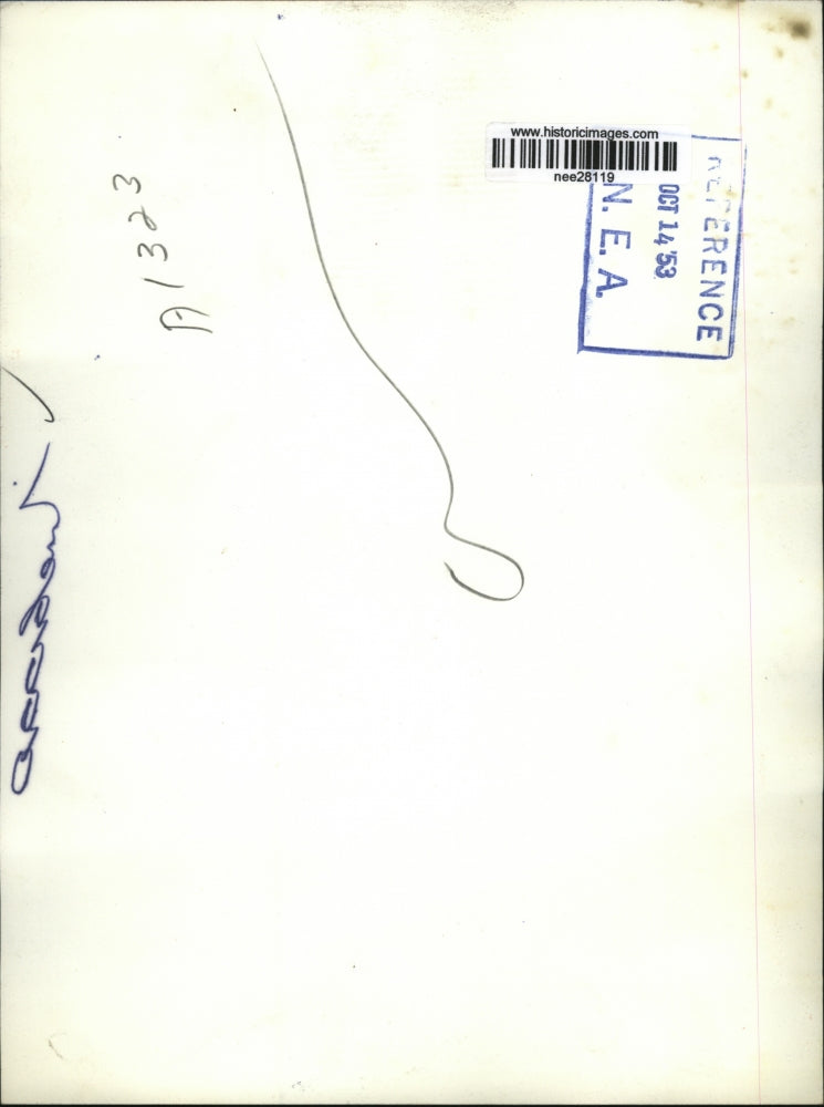 1953 Press Photo Workers try to free Albert Travis pinned beneath concrete mixer