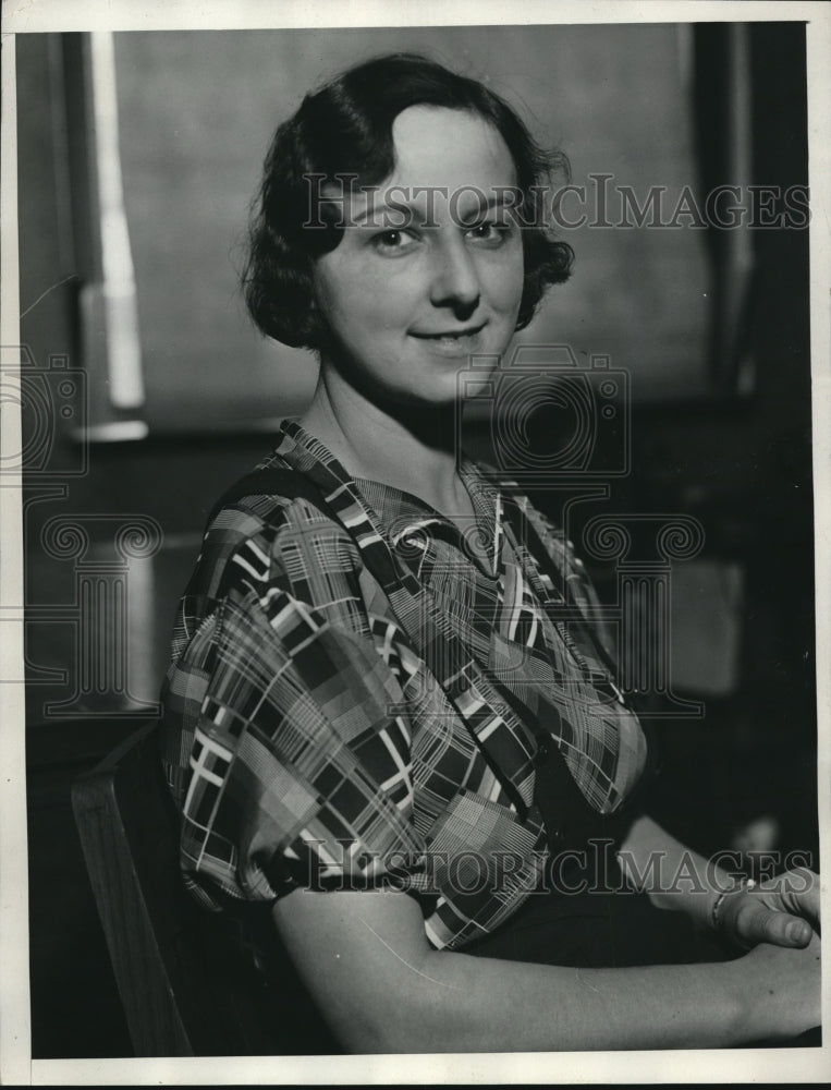 Load image into Gallery viewer, 1932 Press Photo Marjorie Harmon Secretary to William E Mckenny - nee28132
