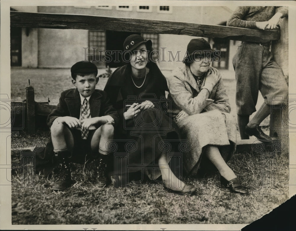 1934 Press Photo Mrs. Biddle II and her son Livingston with Mrs. Sprigg