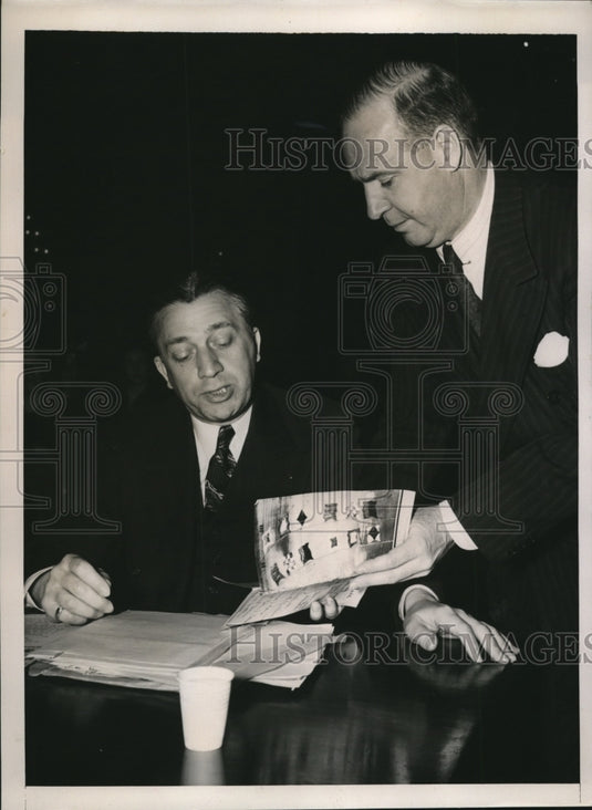1940 Press Photo Maxwell M Wallace & Attorney Robert E Lynch Son Was Murdered