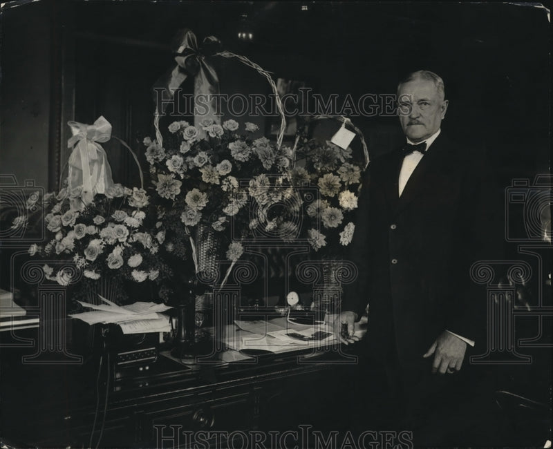 Load image into Gallery viewer, 1923 Press Photo Gen. John J. Pershing in War Dept. celebrates his birthday
