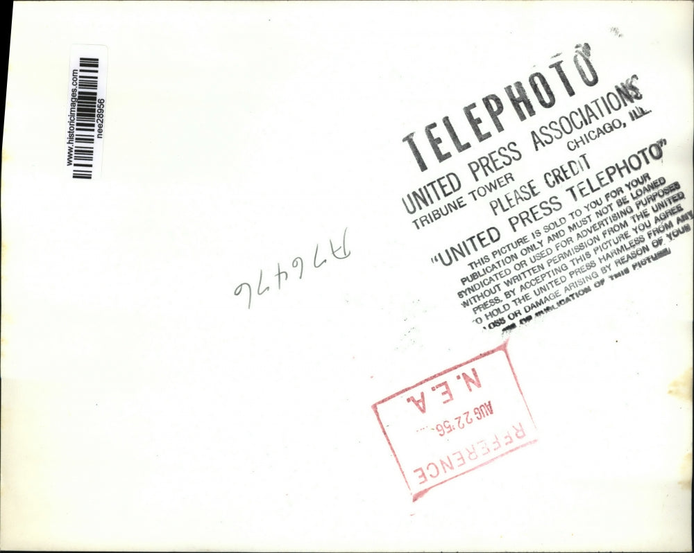 1956 Press Photo Double Amputee Veteran Harold Russell Waves Arms - nee28956